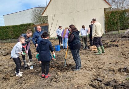 DOUAI : Un espace nature à Frais-Marais aménagé par la ville et des collégiens.